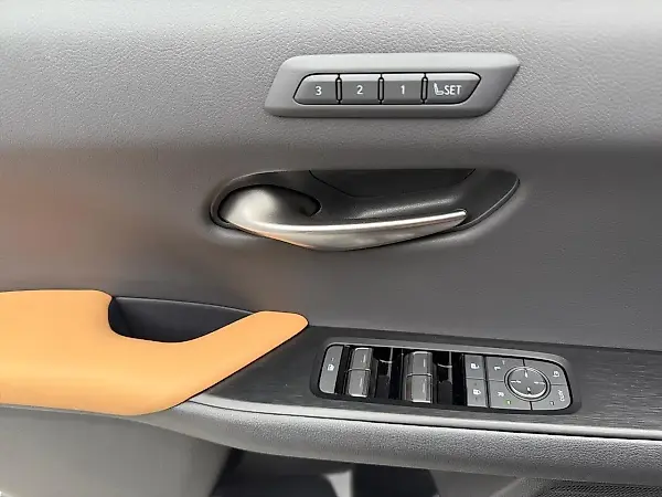 Lexus Ux 300e - Imagem 18