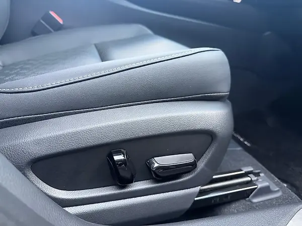 Lexus Ux 300e - Imagem 12
