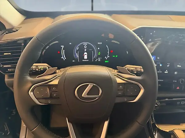 Lexus Nx 450h+ - Imagem 8