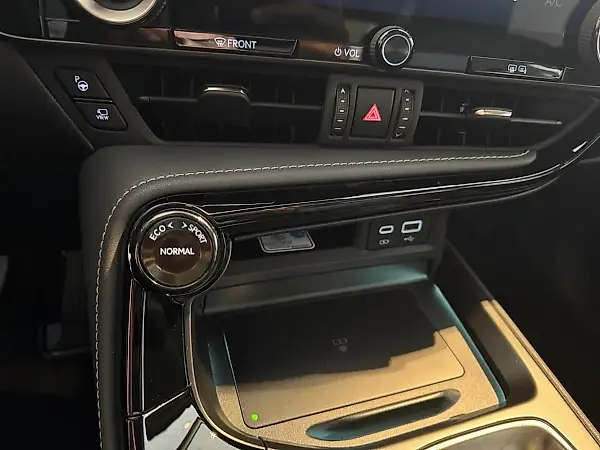 Lexus Nx 450h+ - Imagem 14