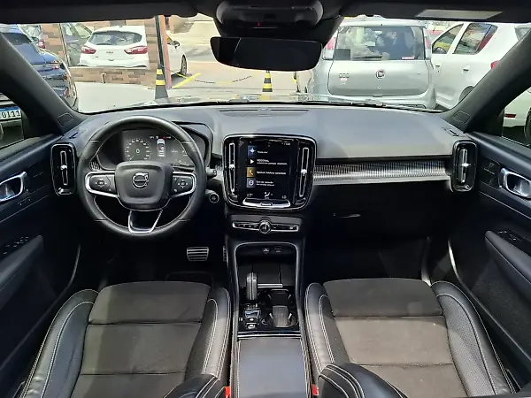 Volvo XC40 Recharge - Imagem 8