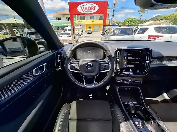 Volvo XC40 Recharge - Imagem 11