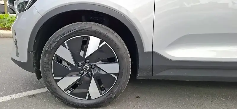 Volvo XC40 Recharge - Imagem 8