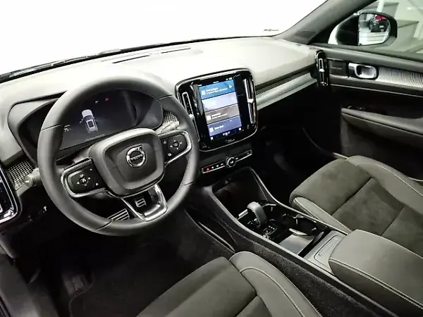 Volvo XC40 Recharge - Imagem 1