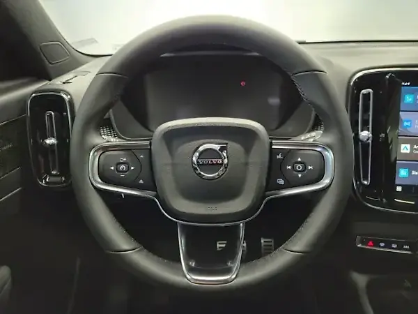 Volvo XC40 Recharge - Imagem 8
