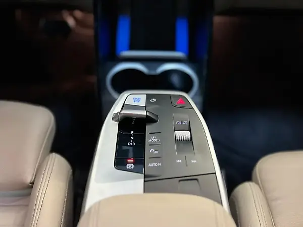 BMW IX1 - Imagem 13