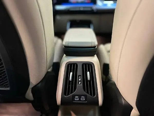 BMW IX1 - Imagem 16