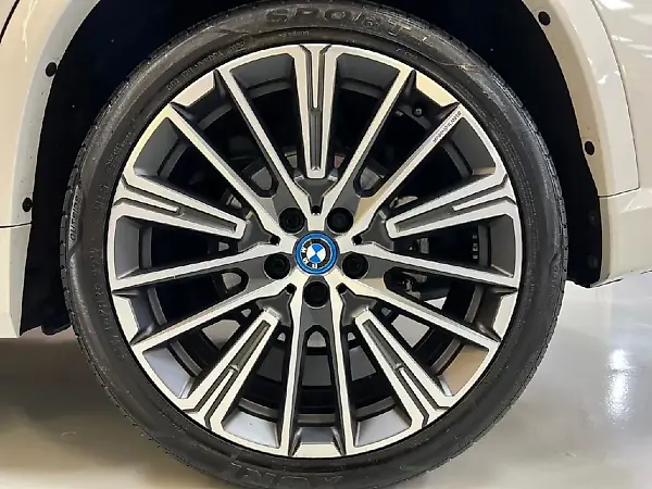 BMW IX1 - Imagem 19