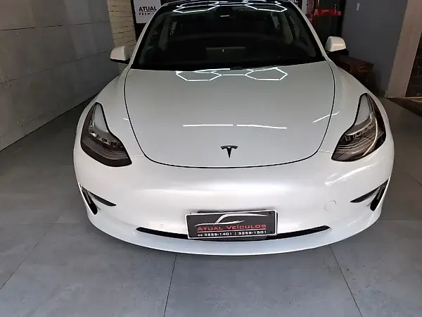 Tesla Model 3 - Imagem 1