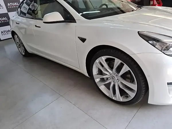 Tesla Model 3 - Imagem 4