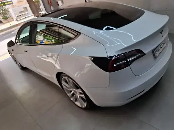 Tesla Model 3 - Imagem 10