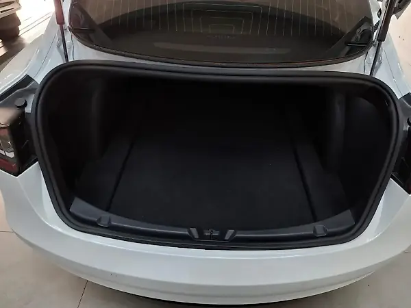 Tesla Model 3 - Imagem 13
