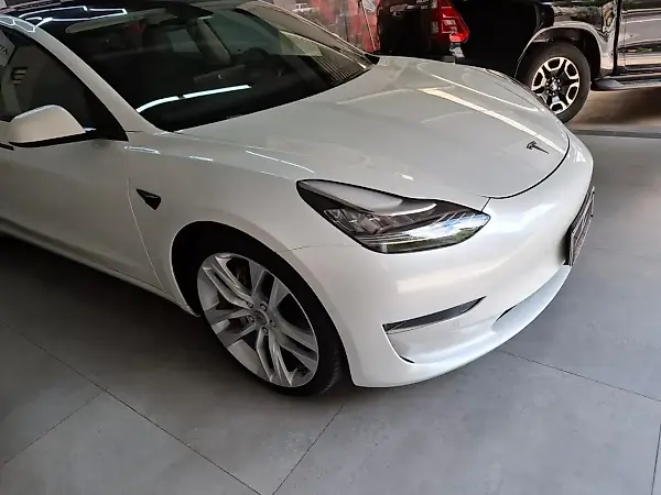 Tesla Model 3 - Imagem 3