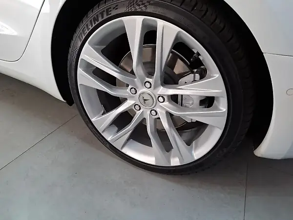 Tesla Model 3 - Imagem 14