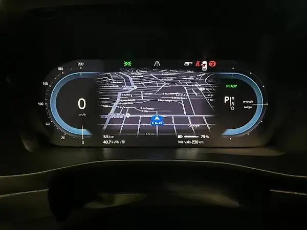 Volvo XC40 Recharge - Imagem 4