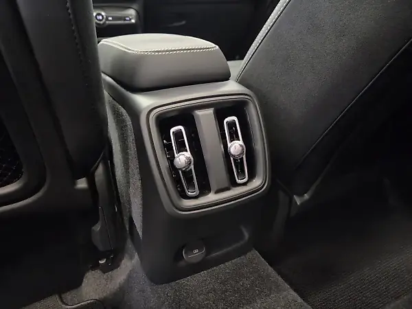 Volvo XC40 Recharge - Imagem 9