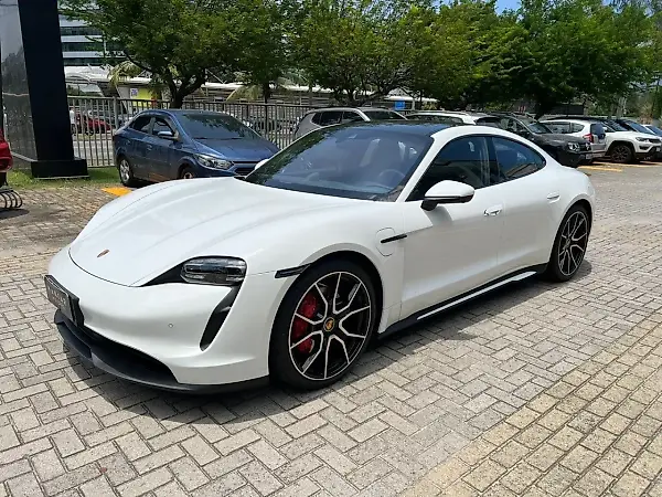 Porsche Taycan - Imagem 1