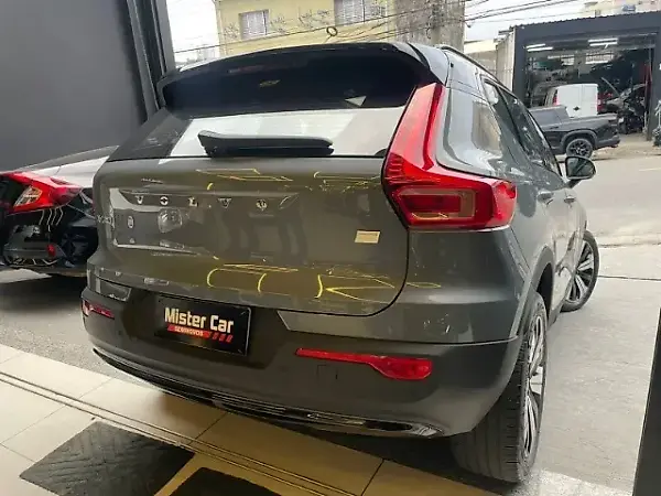 Volvo XC40 Recharge - Imagem 13
