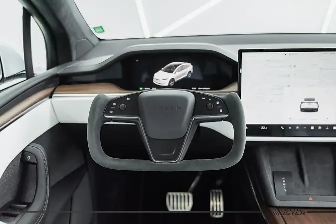 Tesla Model X - Imagem 15
