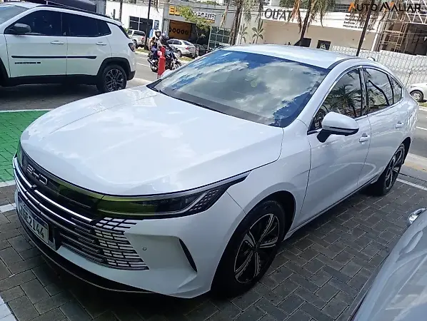 BYD King Dm-i Plug-in Hybrid - Imagem 1