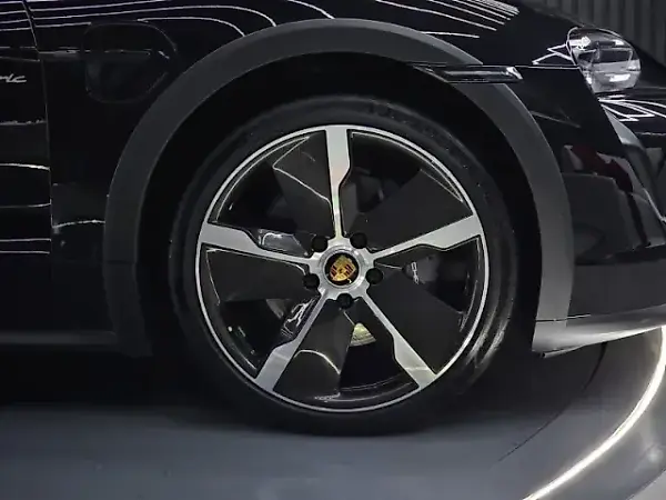 Porsche Taycan - Imagem 4