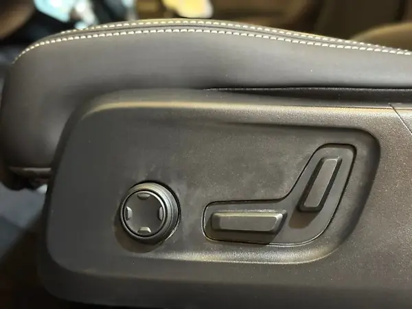 Volvo XC40 Recharge - Imagem 13