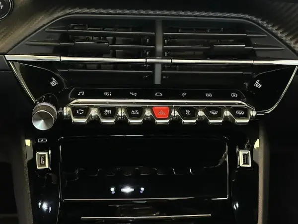 Peugeot E-2008 - Imagem 13