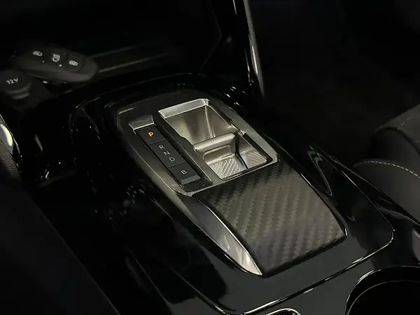 Peugeot E-2008 - Imagem 14