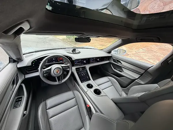 Porsche Taycan - Imagem 12