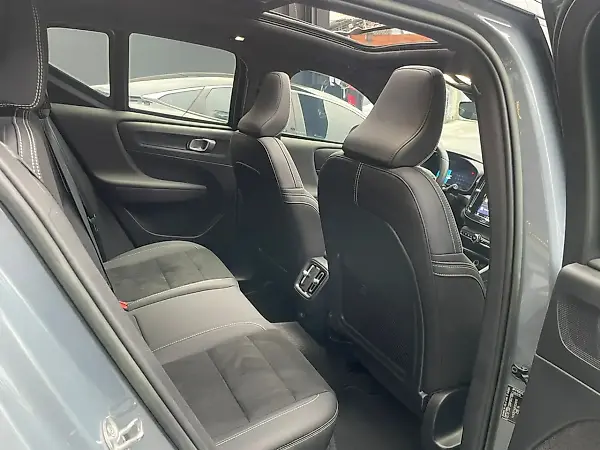 Volvo XC40 Recharge - Imagem 12