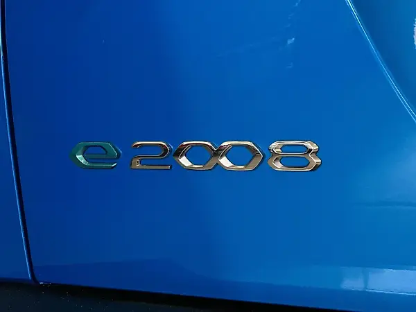 Peugeot E-2008 - Imagem 17