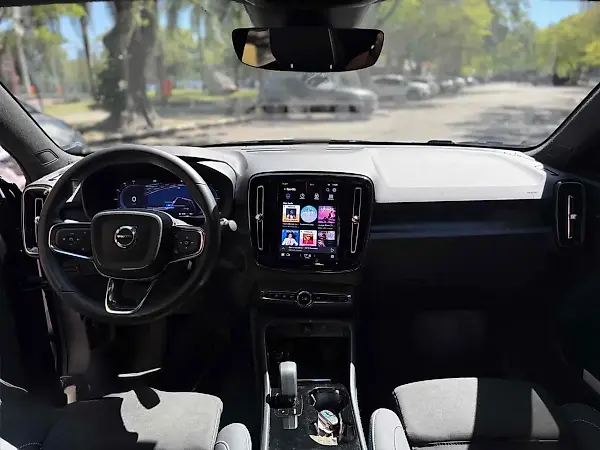 Volvo C40 Recharge - Imagem 11
