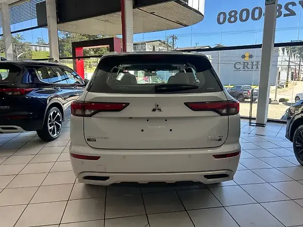 Mitsubishi Outlander Plug-in Hybrid - Imagem 3