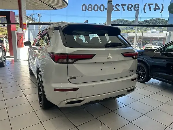 Mitsubishi Outlander Plug-in Hybrid - Imagem 2