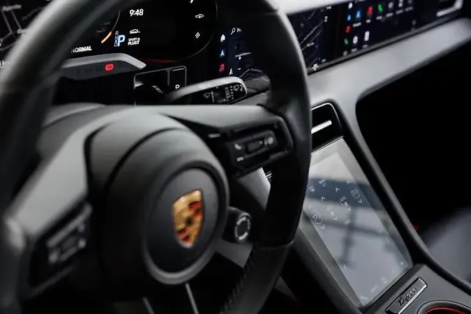 Porsche Taycan - Imagem 10
