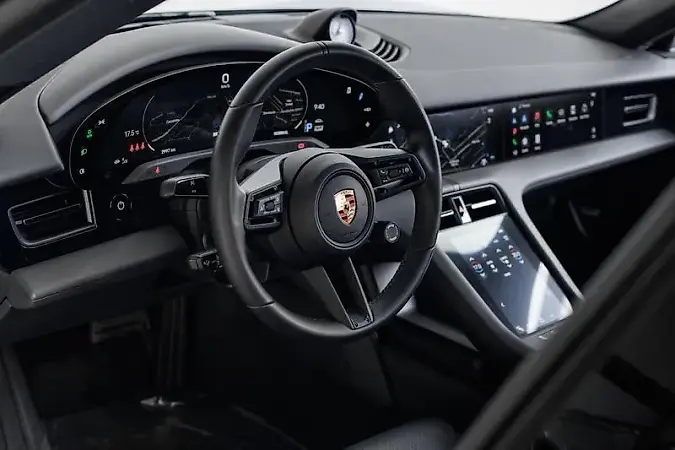 Porsche Taycan - Imagem 12