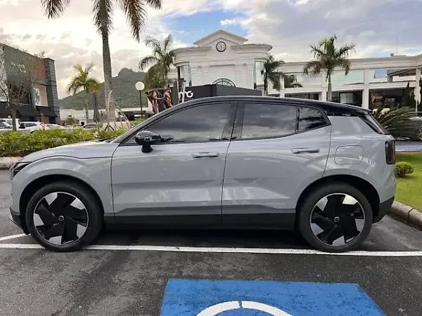 Volvo EX30 - Imagem 2
