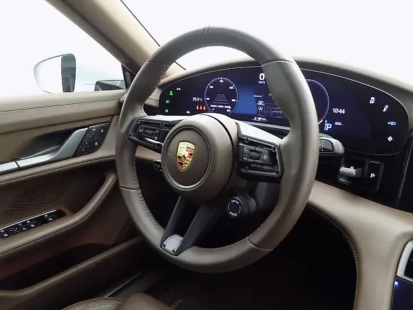 Porsche Taycan - Imagem 12
