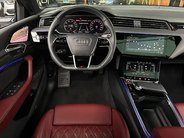 Audi E-tron S Sportback - Imagem 16