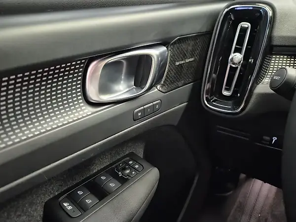 Volvo XC40 Recharge - Imagem 15