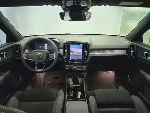 Volvo XC40 Recharge - Imagem 7