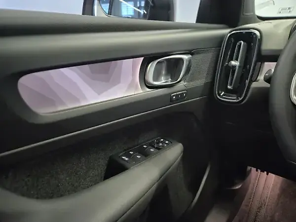 Volvo XC40 Recharge - Imagem 14