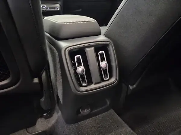 Volvo XC40 Recharge - Imagem 15
