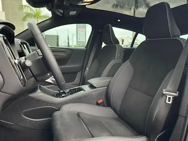 Volvo C40 Recharge - Imagem 11