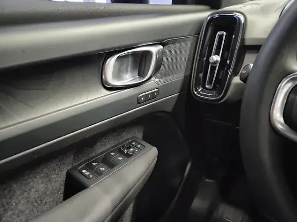 Volvo XC40 Recharge - Imagem 14
