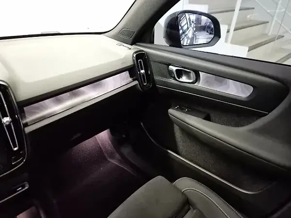 Volvo XC40 Recharge - Imagem 13