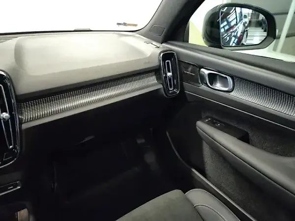Volvo XC40 Recharge - Imagem 13