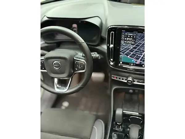 Volvo XC40 Recharge - Imagem 8