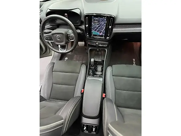 Volvo XC40 Recharge - Imagem 11