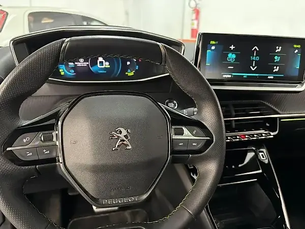 Peugeot E-2008 - Imagem 10
